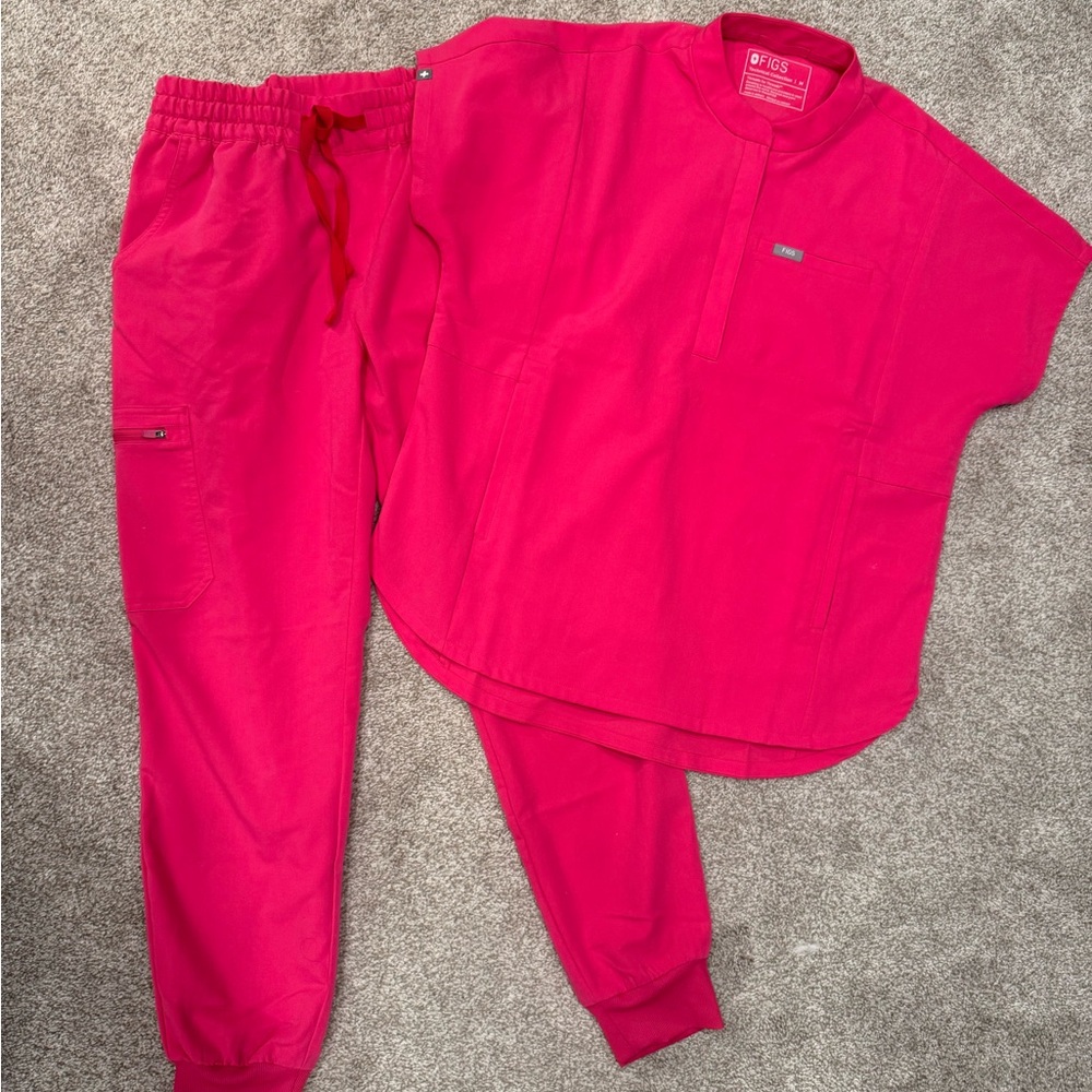 Figs shocking pink scrub set